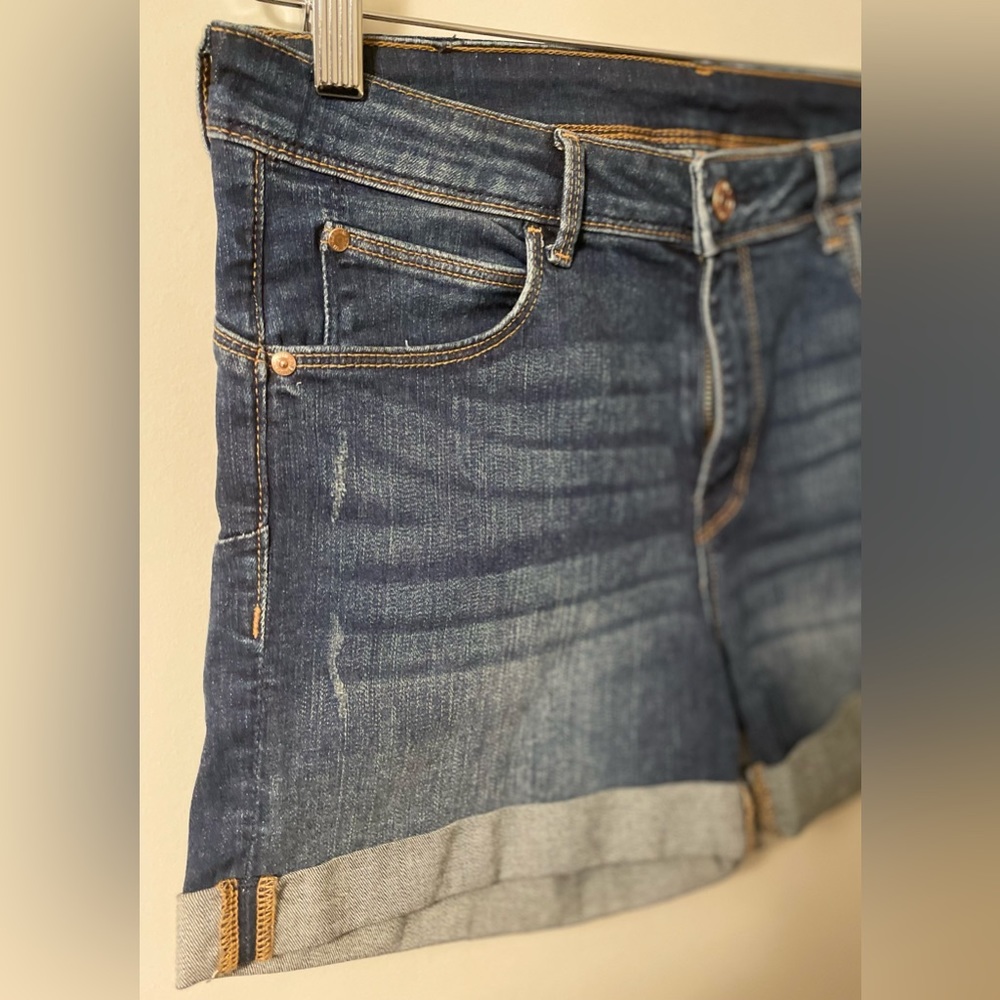 H&M DENIM SHORTS - Picture 2 of 10